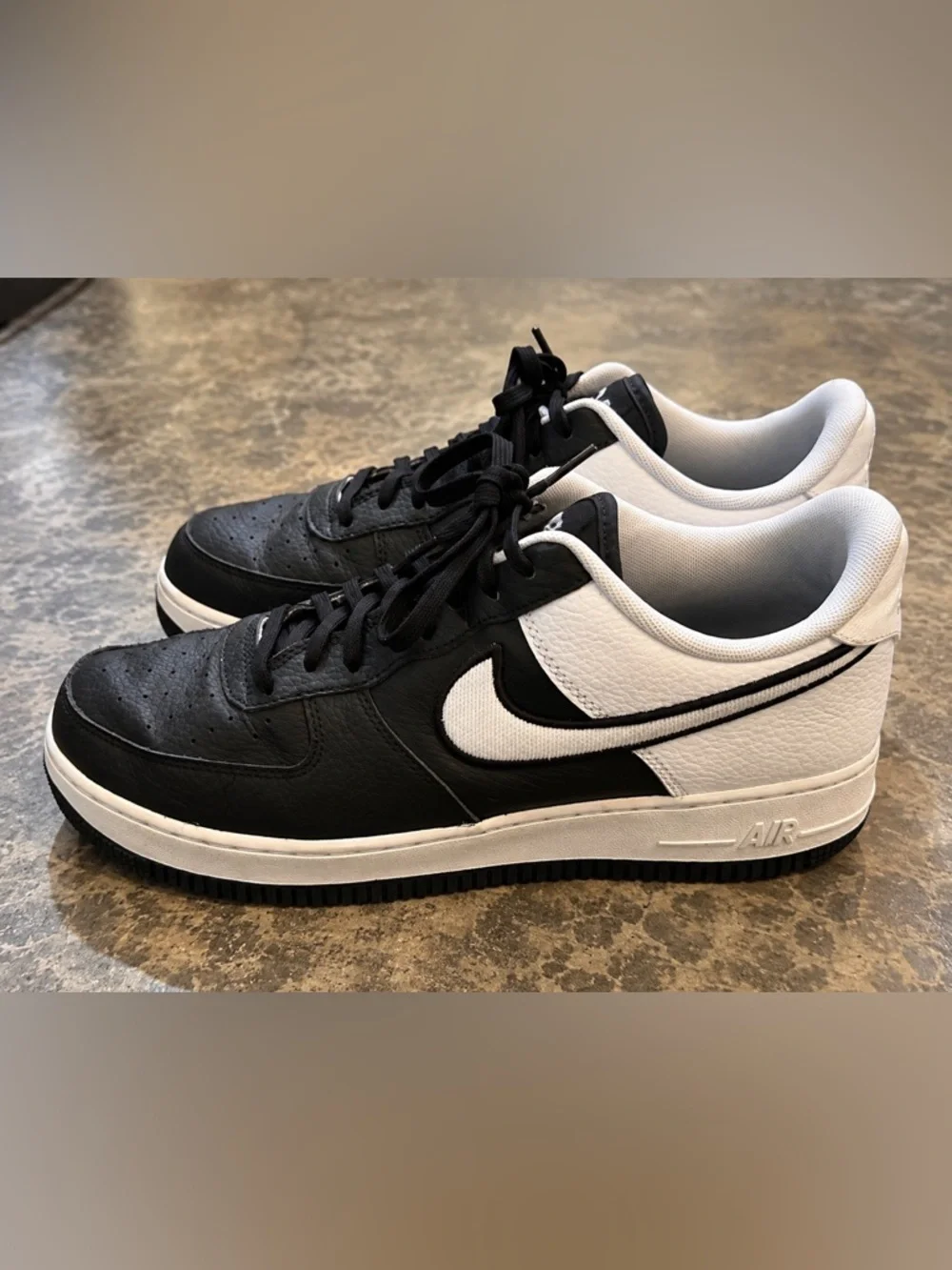 Nike Airforce 1 ‘07 Black/White Low-Top Sneakers with Contrast Swoosh AO2439-001